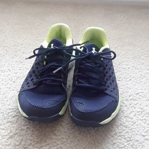 Under armor tennis shoes
